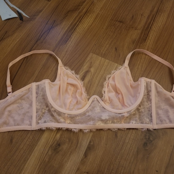 Adorable wire bra - Picture 3 of 4